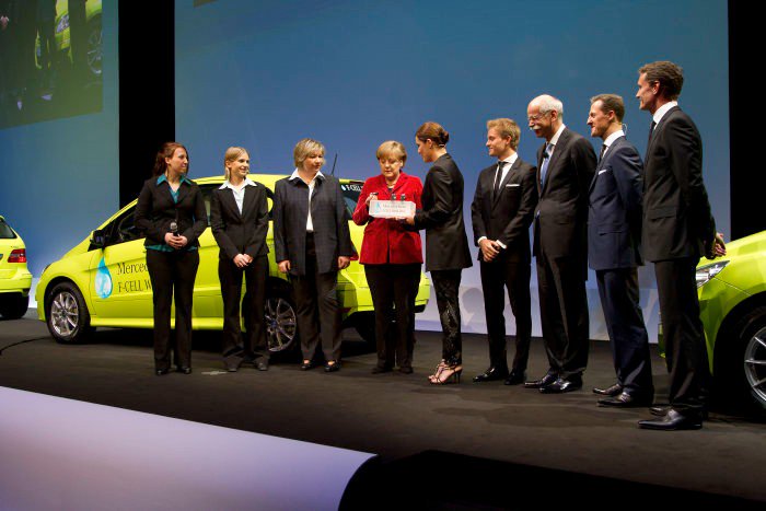 schumacher's tweet photo. @Daimler celebrates the 125th anniversary of the automobile at @MercedesBenz World in Stuttgart on 29/1/2011. Michael celebrates with German Chancellor Angela Merkel, Daimler CEO Dieter Zetsche, David Coulthard, Nico Rosberg and his wife Vivian. #TeamMichael #KeepFighting https://t.co/oKbNuRjcmU