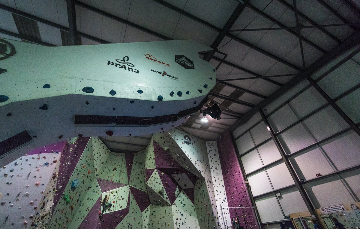 EpicTVClimbing's tweet photo. Matt takes a closer look inside the @BoardroomClimb. Home to Tom Randall and Pete Whittaker's crazy Psicobloc crack climbing wall. Watch here: https://t.co/16zz1LMDeq https://t.co/HscFMsvrVQ