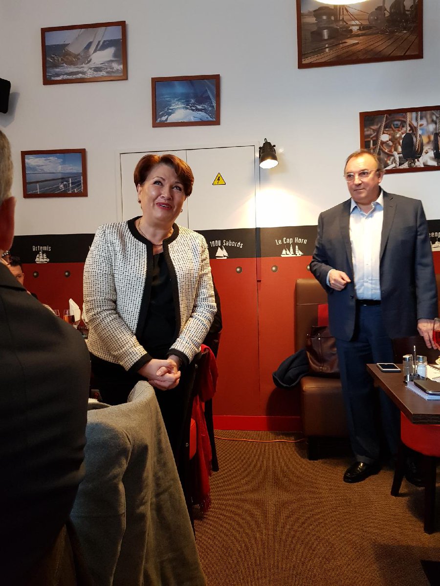 Komeres's tweet photo. Déjeuner des adhérents de @adpavab 
En présence de @fionalazaar, @philippecran @PKuchly57 @laurent_pillard @DavidCruchon et plein d'autres.
Un déjeuner #Madein95 https://t.co/lVWUn2StaL
