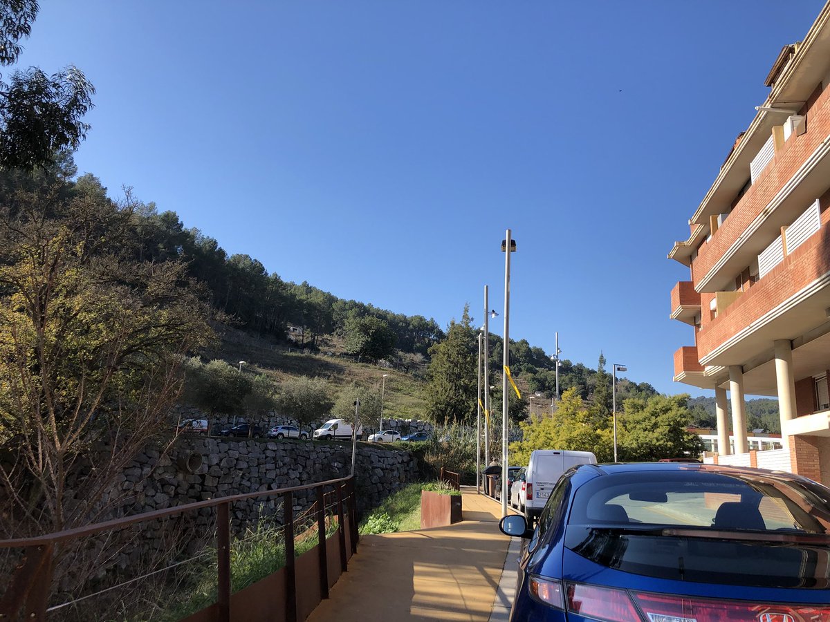 Ros4azul's tweet photo. Repartiendo en @santcliment encantadora localidad rodeada de montaña #diadelmensajero https://t.co/cwIYW09w8O