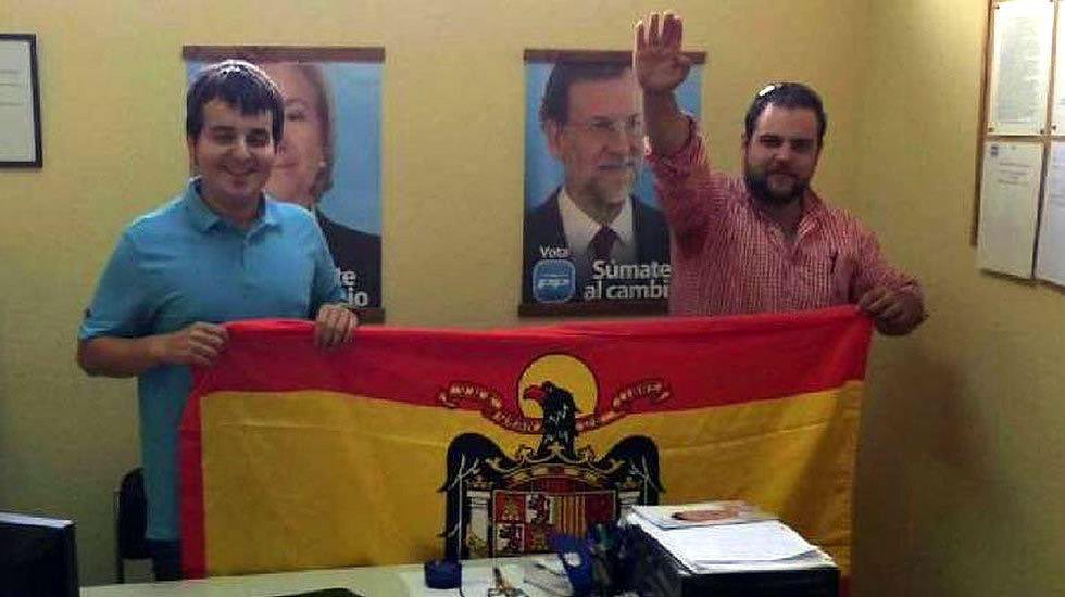 oficialidad's tweet photo. Catetos fascistas e ignorantes, abuchean presentación en Asturiano en el Teatro Campoamor. Lo normal VIVA ESPAÑA. https://t.co/M1elJlBaIb