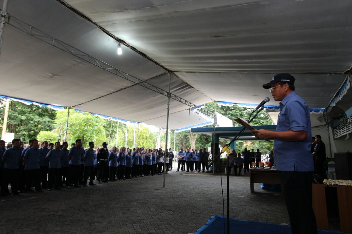KWSGOfficial's tweet photo. Dalam rangka memperingati HUT Ke-55 Tahun Koperasi Warga Semen Gresik  menyelenggarakan  upacara halaman Kantor Pusat KWSG. Dalam agenda tsb jg dilangsungkan pemberian Tanda Ikatan Batin  &amp; berbagai penghargaan  (29/1)  
#kerjanyata #koperasi https://t.co/ow2r84DjQM
