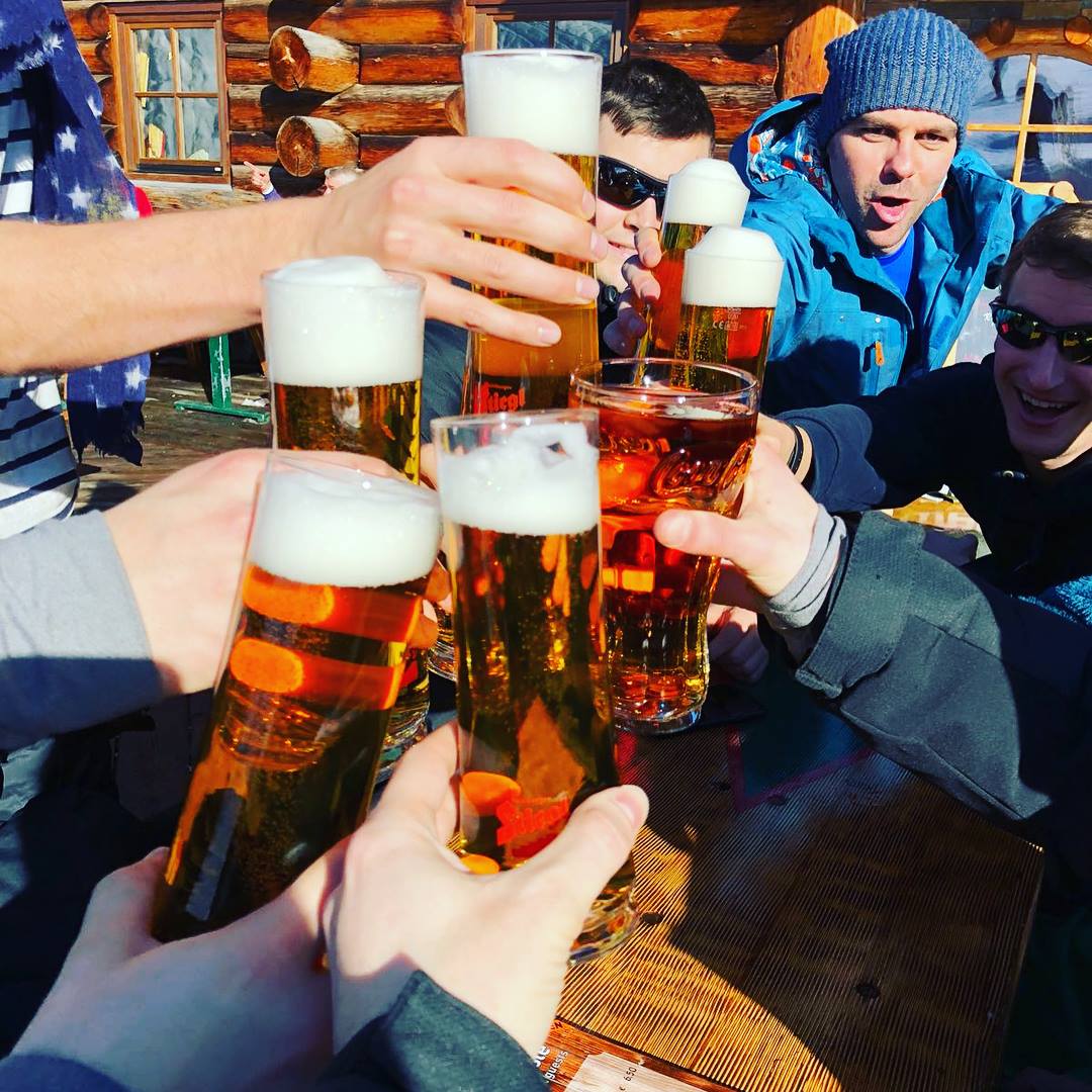 digitalRMDY's tweet photo. Throwback naar een TOPWEEKEND met een TOPTEAM 🙌🏻
.
.
.
.
#throwback #tb #shortski #colleagues #schladming #oostenrijk #topteam #funafterwork #afterwork #cheers #seeyounextyear #WeAreRMDY https://t.co/uw3kwGwiFv