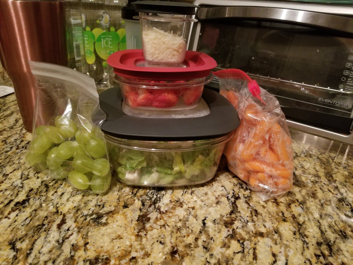 teachertay14's tweet photo. I've got my food prepped and ready to keep me #OceeStrong and help reach my goal of 5 servings of fruits and veggies for the day! What about you? #TeamB #bhall @oceeotters https://t.co/3vbyjXwc5d