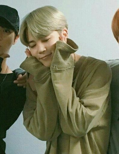 YourBaeASF's tweet photo. #BestFanArmy #BTSARMY #iHeartAwards @BTS_twt https://t.co/mGdtyLGgt2