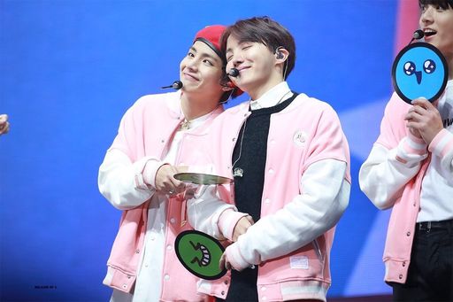 YourBaeASF's tweet photo. #BestFanArmy #BTSARMY #iHeartAwards @BTS_twt https://t.co/QrfVgSTplo