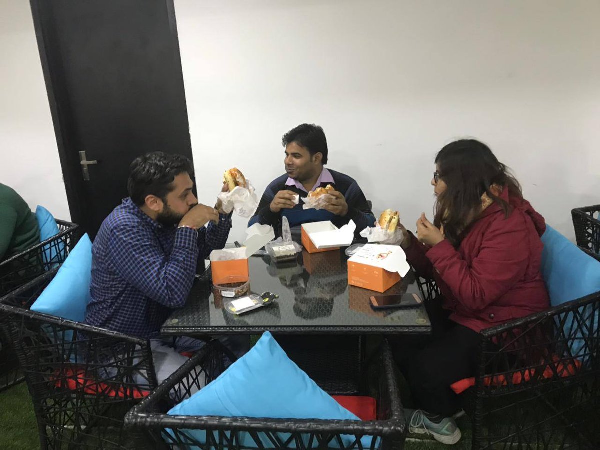 Chow Down Challenge by <a href="/FreshMenuIndia/">FreshMenu</a> at <a href="/GoWorkIndia/">GoWork India</a> 
It's the most challenging eating contest ever. Had so much fun hogging on the burgers, desserts and wedges by #FreshMenu @ #GoWork.