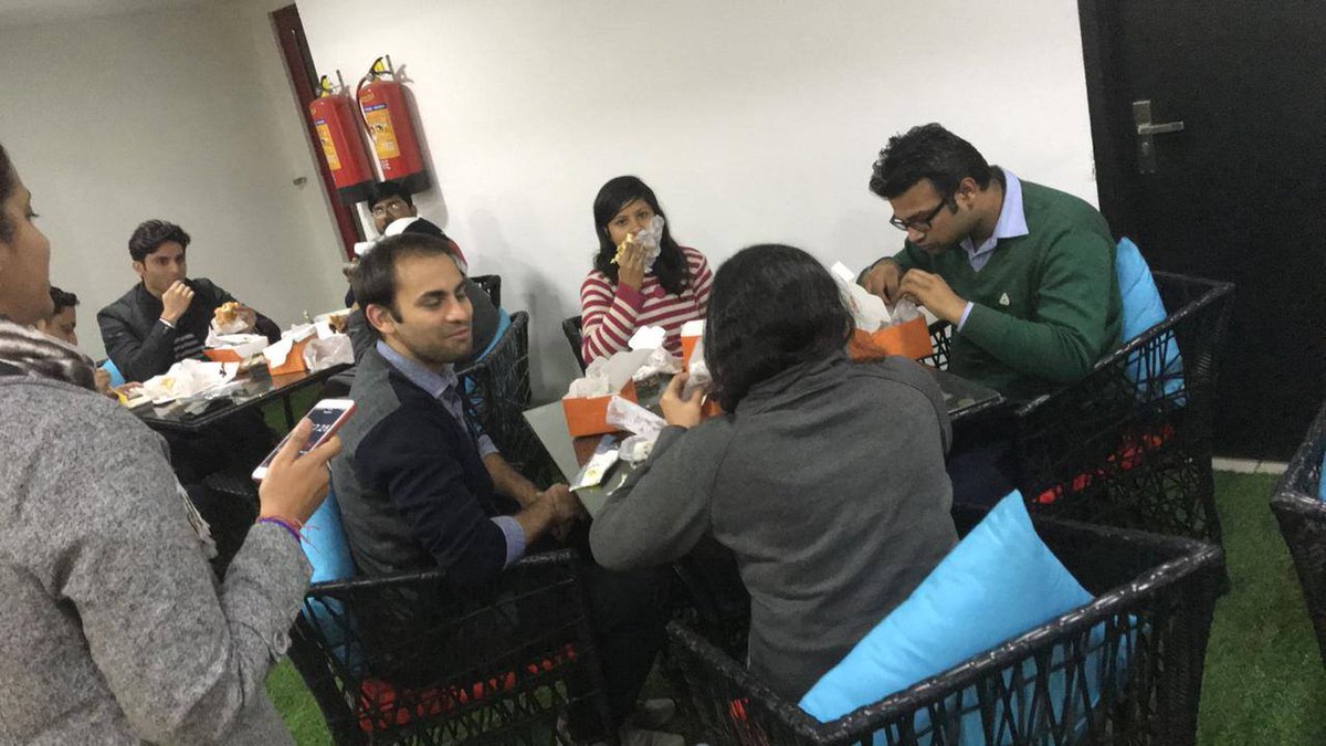 GoWorkIndia's tweet photo. Chow Down Challenge by @FreshMenuIndia at @GoWorkIndia 
It's the most challenging eating contest ever. Had so much fun hogging on the burgers, desserts and wedges by #FreshMenu @ #GoWork. https://t.co/HceBsIB9W2