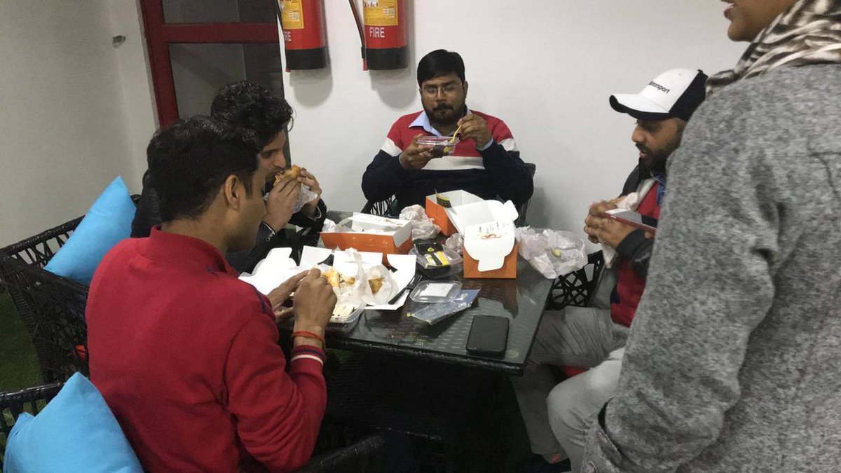 GoWorkIndia's tweet photo. Chow Down Challenge by @FreshMenuIndia at @GoWorkIndia 
It's the most challenging eating contest ever. Had so much fun hogging on the burgers, desserts and wedges by #FreshMenu @ #GoWork. https://t.co/HceBsIB9W2