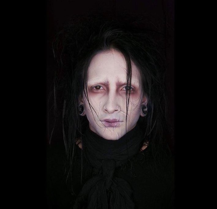 PrincipalityFX's tweet photo. Thanks to Georgia Hobbs for creating this Edward Scissorhand look. Using our on-skin silicone to create the scars!
#sfx #principalityfx #specialfxmakeup #onskinsilicone https://t.co/CZgfJX8i7W