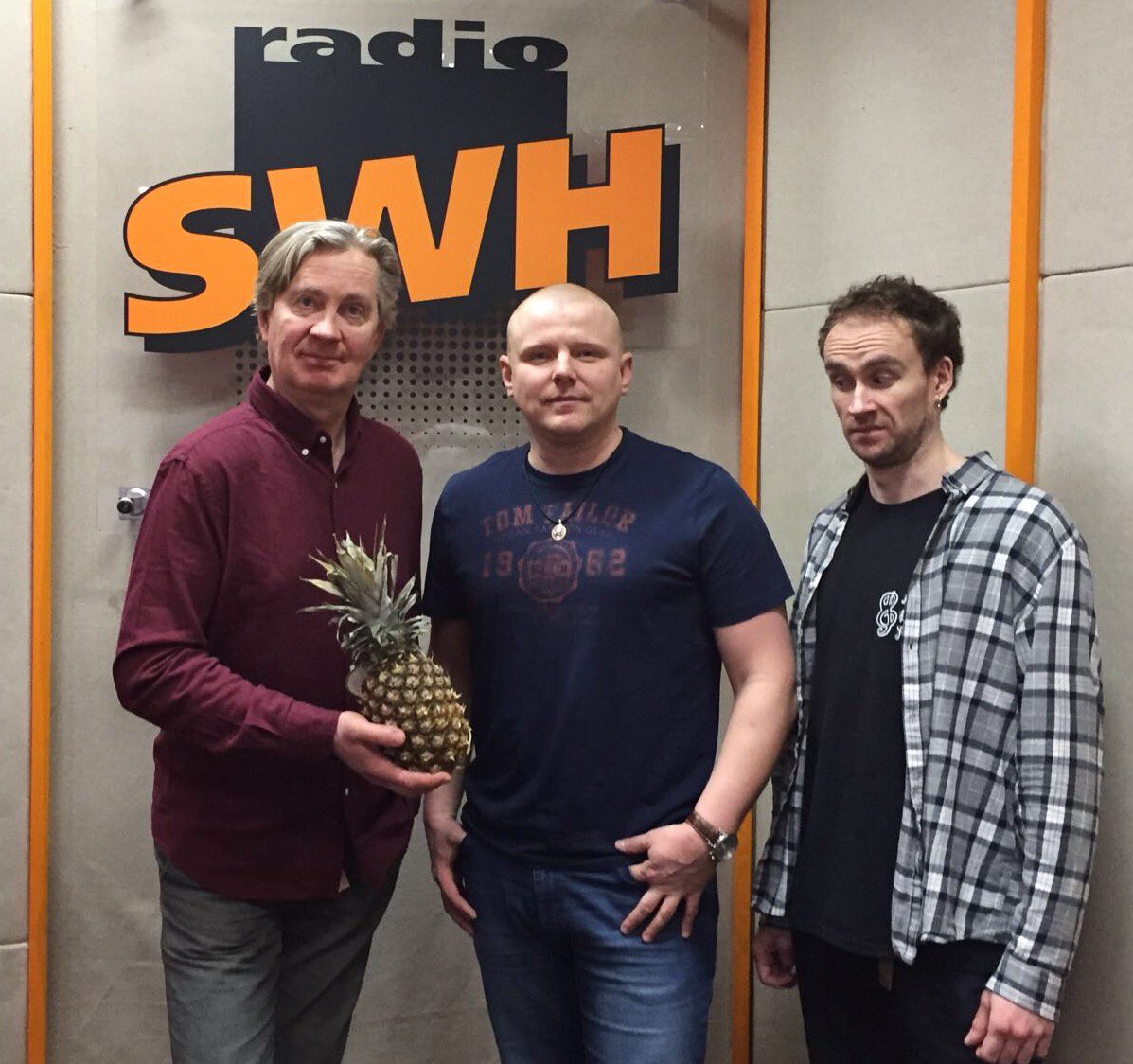 RadioSWH's tweet photo. Viesos dalībnieki no @LBBOfficial  - Janis Bukovskis un Rolands Saulietis, kuri jums pastāstīs, ko grupa saviem klausītājiem ieplānojusi šogad -> https://t.co/dhtGgo6ezh #FredosaurusRex https://t.co/cBWXttmT53