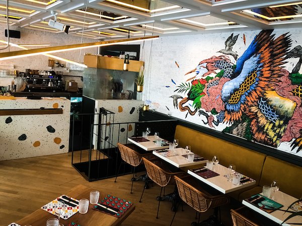 HIEParisCanal's tweet photo. #wheretoeat #tips #Paris #CanaldelaVillette Yikou : meaning chinese and funky  ! With its amazing scenery, this french-chinese diner will surprise you with its Dim-sum, Bao-burgers and Litchi beers. @YikouRestaurant https://t.co/0A55yw69oT https://t.co/vjuw8GchbU