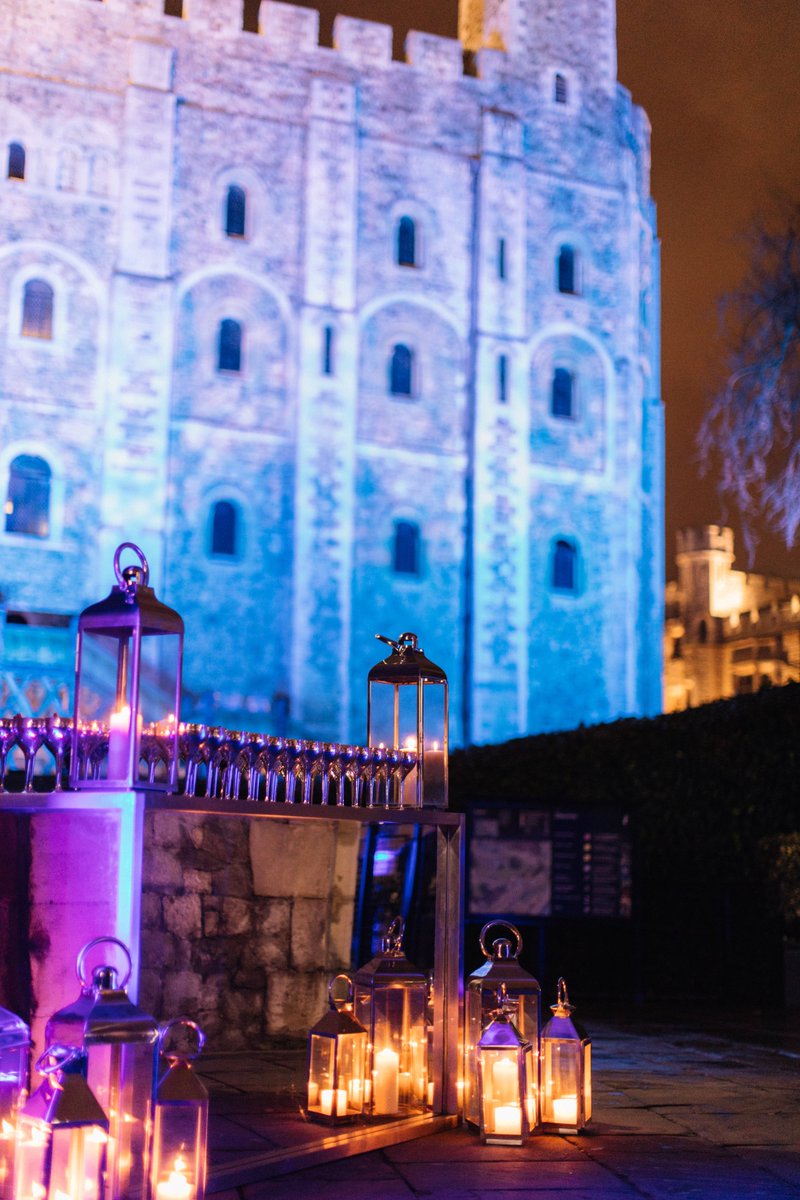 HRP_Events's tweet photo. Dramatic lighting, cold wintery nights and the perfect opportunity to have a welcome drink on arrival whilst walking and exploring the #TowerofLondon. Photo credit: Holly Clark Photography @HRP_Events #GoodbyeDryJanuary #winter #drinksreception #receptions #events #inspiration https://t.co/ecqH1HQlxC
