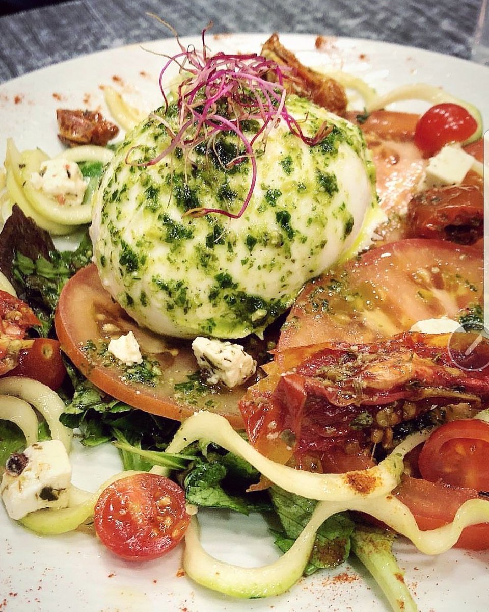 _french_touch's tweet photo. Ne passons pas à côté des choses simples...#Herta #Akhtek #Mozza #DiBuffala #Salad #Pesto #Italia #Healthy #Quality #Simple #Food #FrenchTouch https://t.co/DmnDQPIw6g