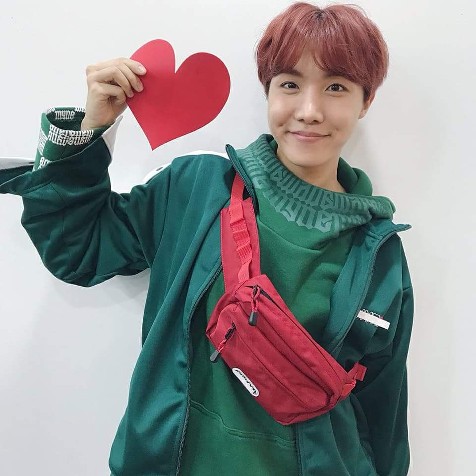 YourBaeASF's tweet photo. #BestFanArmy #BTSARMY #iHeartAwards @BTS_twt https://t.co/huuLYGXAh7