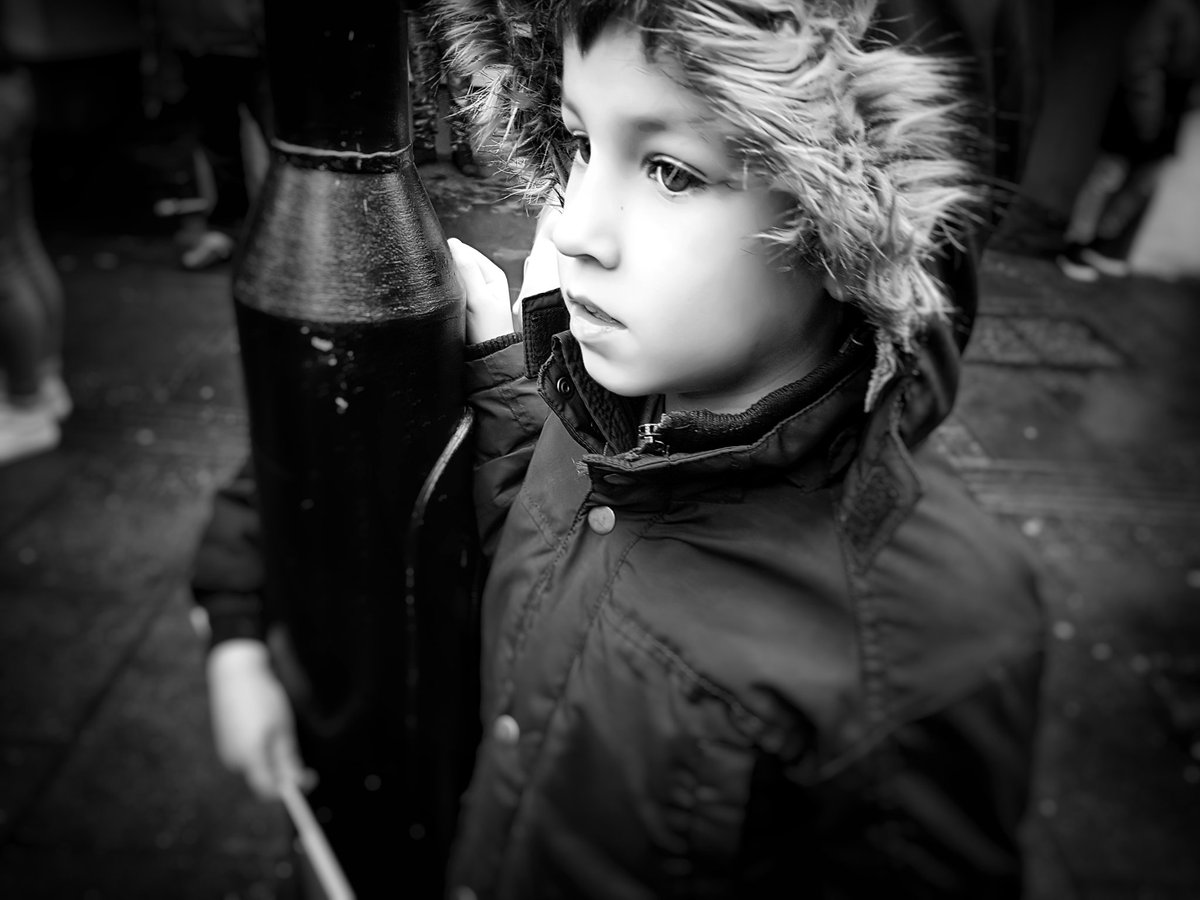 TTomanovics's tweet photo. Over two hours of waiting for their heighnesses the Prince of Wales and the Duchess of Cornwall's arrival last week.  👑 I must say, all the children were brilliantly behaved. What an experience! ♡ #Congleton #Royals #bnw #bnwphotography #amateurphotography https://t.co/DYGWR3YrzZ