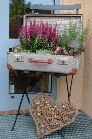arizonapottery's tweet photo. Repurpose - Reuse - Recycle
Love to see objects turned into garden planters.
Do you like these looks?????
#ArizonaPottery #OddPots #SuitcasePots https://t.co/4hk2iOG3hw