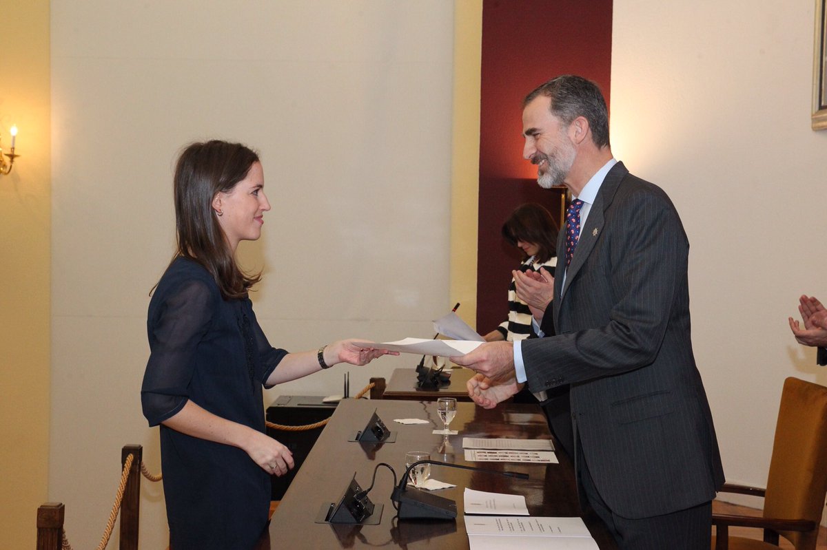 CasaReal's tweet photo. El Rey entrega los Despachos de Secretario de Embajada a la LXIX promoción de la Carrera Diplomática @esc_espana @MAECgob https://t.co/lcIyeAlw9u https://t.co/CbgSMHm3nL