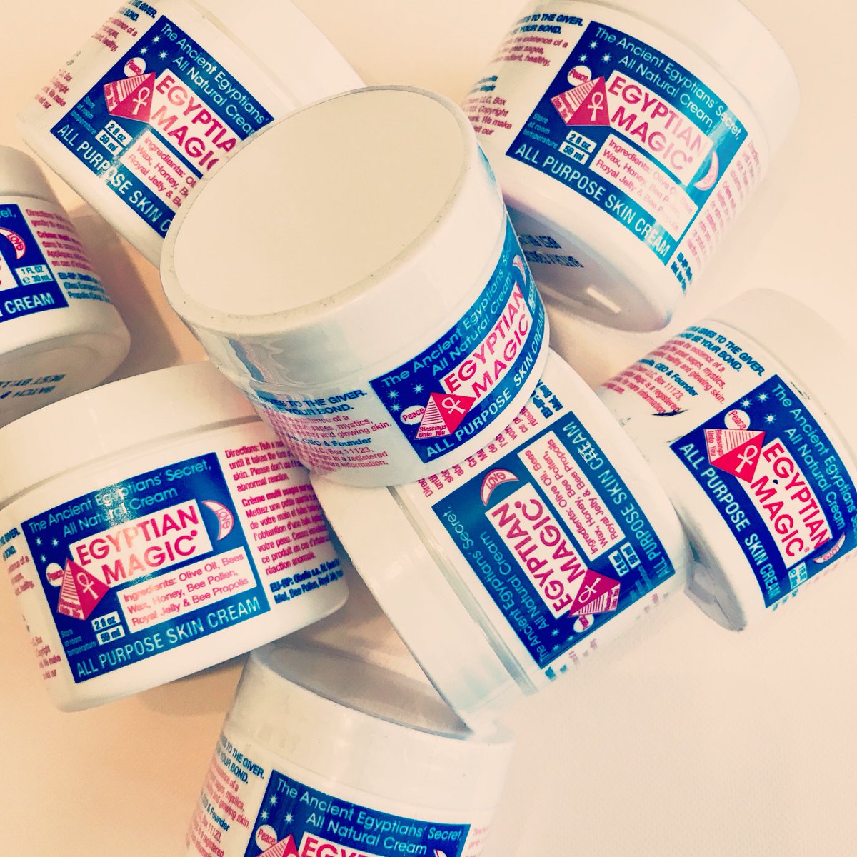 _OnTheMark's tweet photo. It’s a magic Monday! Packing our travel essential @Egyptian_magic multipurpose cream 🌎✈️ #face #body #lips #hair #flyandbuy #travelskincare #beautydistribution #onthemarkconsultancy https://t.co/b565wySS4K