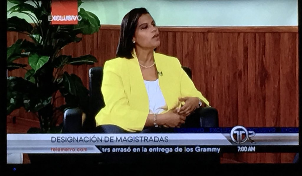 WyznickOrtega's tweet photo. Que oportuno conveniente decir Procuraduría llamo justamente a las cuatro fiscales Anticorrupción.
Sumen y dividan.
El fiscal de Delincuencia organizada?
Fiscal sección de Familia ?
Fiscal delitos relacionados con Drogas?
Justamente las de Anticorrupción?
A entrevista a ejecutivo https://t.co/NVGcXdtiSS