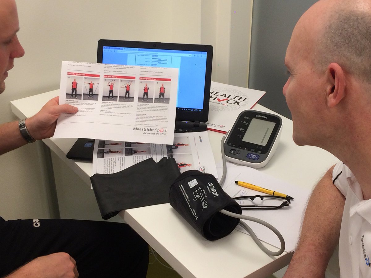 Baudouin1985's tweet photo. Studenten @Sporthogeschool nemen Health Checks af bij personeel @MaastrichtSport @uitMaastricht. In samenwerking met partners @FysioStofberg en Fysio Zuyd in Sport Medisch Centrum Maastricht. https://t.co/D7laWbRmPh