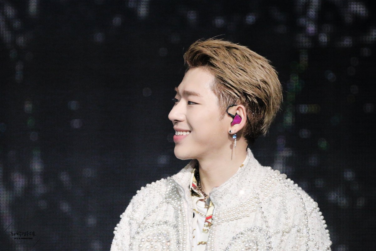 1213ZICO's tweet photo. 180128 BLOCK B 2018 BLOCKBUSTER [MONTAGE]

웃는거 짱이얌ㅠㅠㅠㅠ세상 꿀귀ㅠㅠㅠㅠ
#블락비 #지코 https://t.co/Ig4x5Vm7NY