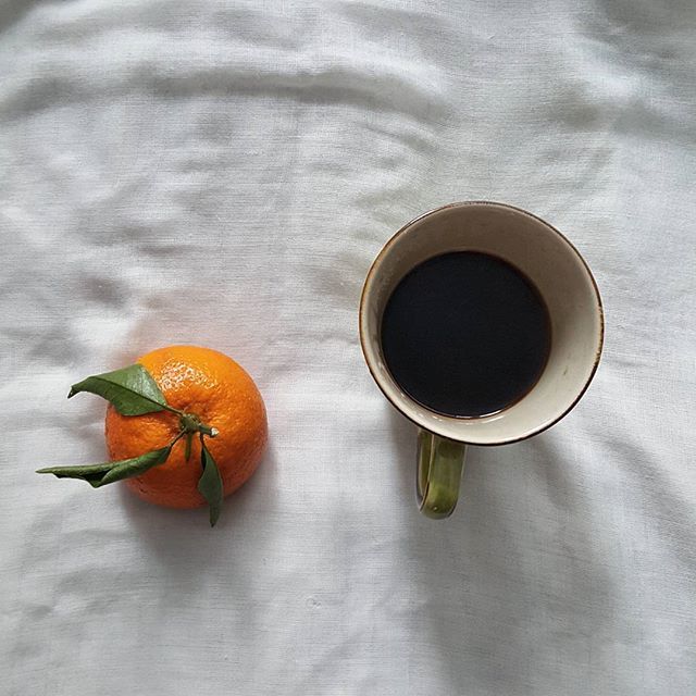 Mathild_Mercier's tweet photo. Bon début de semaine! 🍊☕ #coffee #goodmorning #breakfast #hellomtl #carnetreunionnaise https://t.co/bkBRlNYx1q https://t.co/H0Dh76vBZw