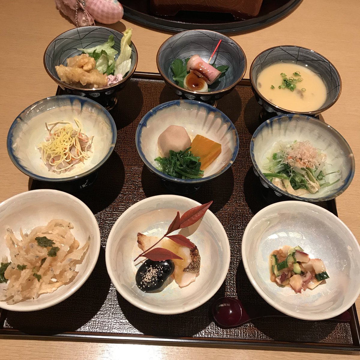 袖 En Twitter 花 花つぼみ 5000 先付けからクライマックス というわけで 先付け がマイク シェフはこの緑を出すのに苦心したらしいです 和食でこの色大変だよね 9皿盛り合わせは今回もとってもお得感満載です 花の炊き合わせいつもうまい デザートに2シーズン 袖 En Twitter 花 花つぼみ 5000 先付けからクライマックス というわけで 先付け がマイク シェフはこの緑を出すのに苦心したらしいです 和食でこの色大変だよね 9皿盛り合わせは今回もとってもお得感満載です 花の炊き合わせいつもうまい デザートに2シーズン