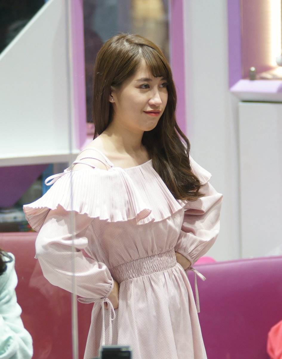 z3144228's tweet photo. จะรีบไปหาโอชิ ก็รีบๆไปนะครับ เดี๋ยวไม่ทัน
#JanBNK48 #BNK48 #Gradtomorrow https://t.co/q5oJqYr4sr