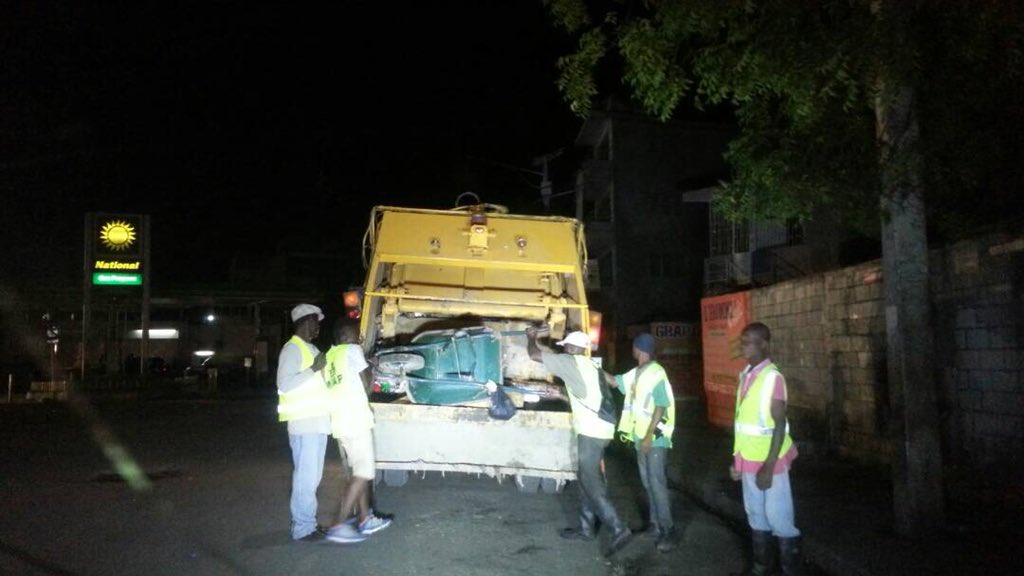 mairiepaup's tweet photo. Aprè aktivite pre kanaval yo Meri Pòtoprens asirel ke lari a pwòp.
Team aba fatra touswit apre kanaval fini netwaye Lalue, avenue de la république (zòn palè nasyonal), chansmas ak tout kote nan anviron an. #AbaFatra https://t.co/eIQU81xPFv