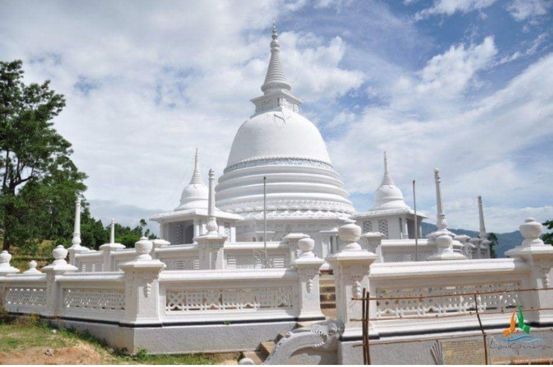 Divurumpola is in Sri Lanka situated 15 km from Sita Eliya. This is the place where Sita underwent “Agni Pariksha” (test on fire). It is a popular place of worship among locals in this area.