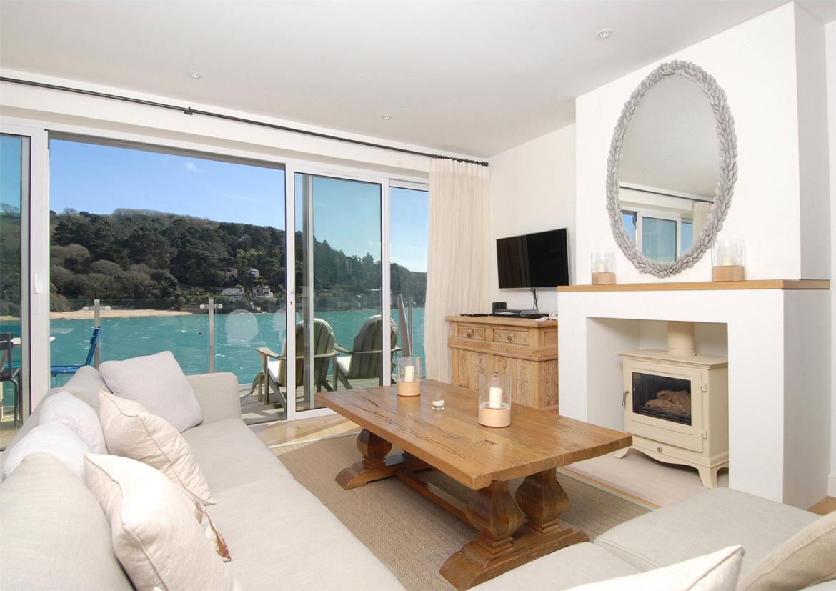 #Salcombe  This property has the wow factor, part of Estura, a landmark development of ten luxury villas, this is one of the most beautiful and exclusive waterside settings in Britain. Guide price £2,000,000 marchandpetit.co.uk/properties/104…  #watersideliving #devon #sailing #luxuryliving