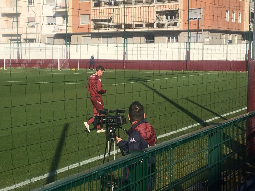 gallobelottifan's tweet photo. Il @gallobelotti al termine dell’allenamento di oggi al #Filadelfia 

#SFT #belotti foto by @Toro_News https://t.co/8t8gsAAaHP