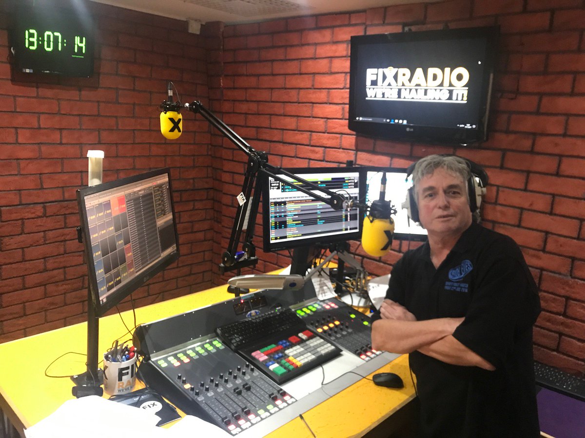 FixRadioUK's tweet photo. Join Paul Burrell on Kickin’ Off from 1pm, where
his sporting guest today is sports broadcaster Ian Danter @talkdants . Listen across London on DAB, via the app or online at https://t.co/nGMykZIXYT #KickinOff #FixRadio https://t.co/cthOcFHUKb