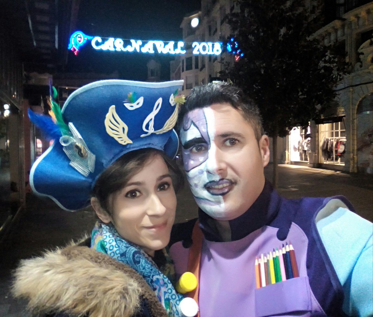 mdcmp81's tweet image. espectacular noche disfrutando de ver cantar a mi niño @CarEscavias 😍 en el teatro gongora ERES EL MEJOR 😘 y por fin estrenaste tu regalo hecho especialmente para ti desde cadiz EMPIEZA NUESTRO PRIMER CARNAVAL JUNTOS 💑