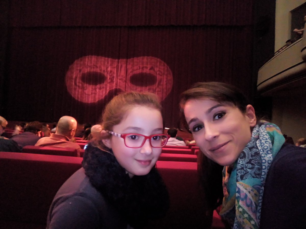 mdcmp81's tweet image. espectacular noche disfrutando de ver cantar a mi niño @CarEscavias 😍 en el teatro gongora ERES EL MEJOR 😘 y por fin estrenaste tu regalo hecho especialmente para ti desde cadiz EMPIEZA NUESTRO PRIMER CARNAVAL JUNTOS 💑