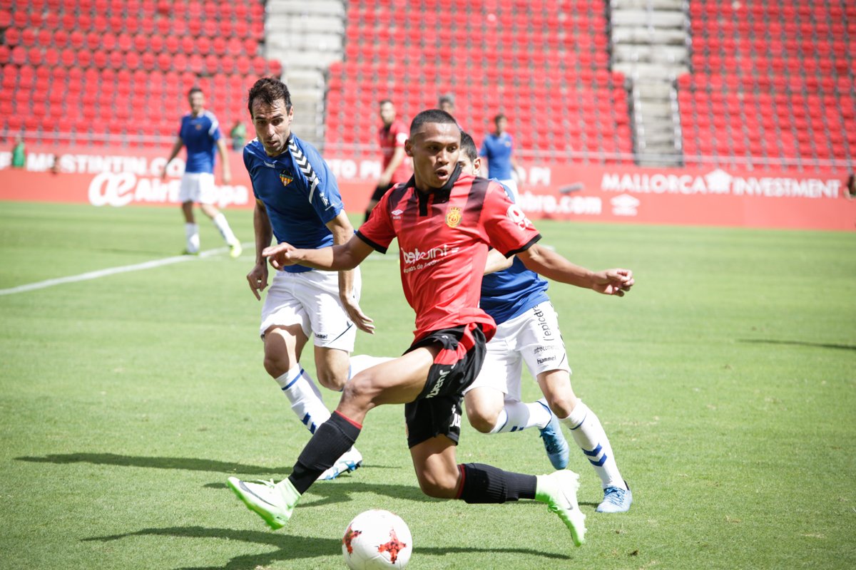 RCD_Mallorca's tweet photo. Nuestro jugador @BryanReynaPeru jugará cedido en el @CD_Toledo hasta Junio.
¡Mucha suerte, Bryan!
👉 https://t.co/Bu3efjbIX2 https://t.co/rguuPHvtN1