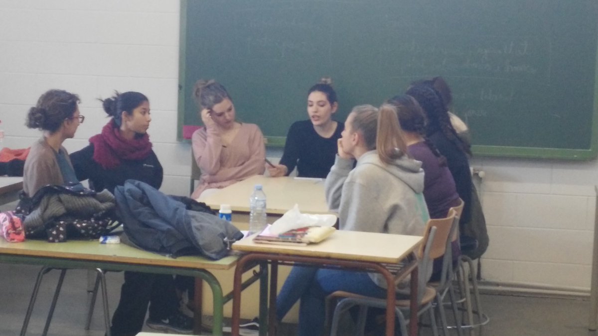 InstitutBastida's tweet photo. Portant a terme un grup de discussió dins de l'àmbit de la metodologia. #Intervenciósocial #1erISOA #InstitutLaBastida #Seisaber #Somdecicles #Somcreatius #Somcrítics #ISO https://t.co/5ietHU0nIa