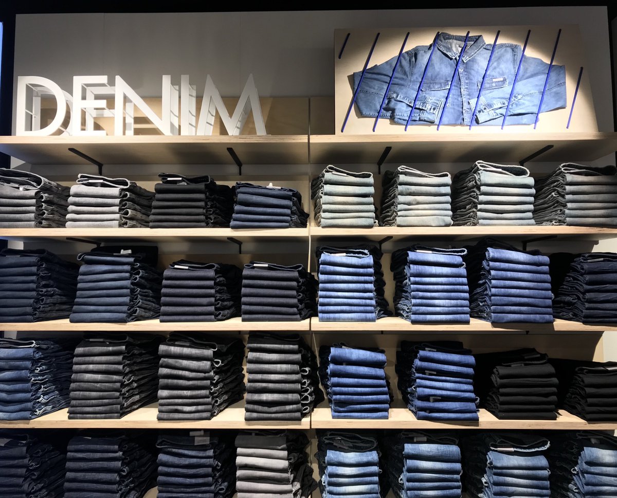 FoxTownOutlet's tweet photo. Evviva il denim #calvinklein https://t.co/sl602myryc