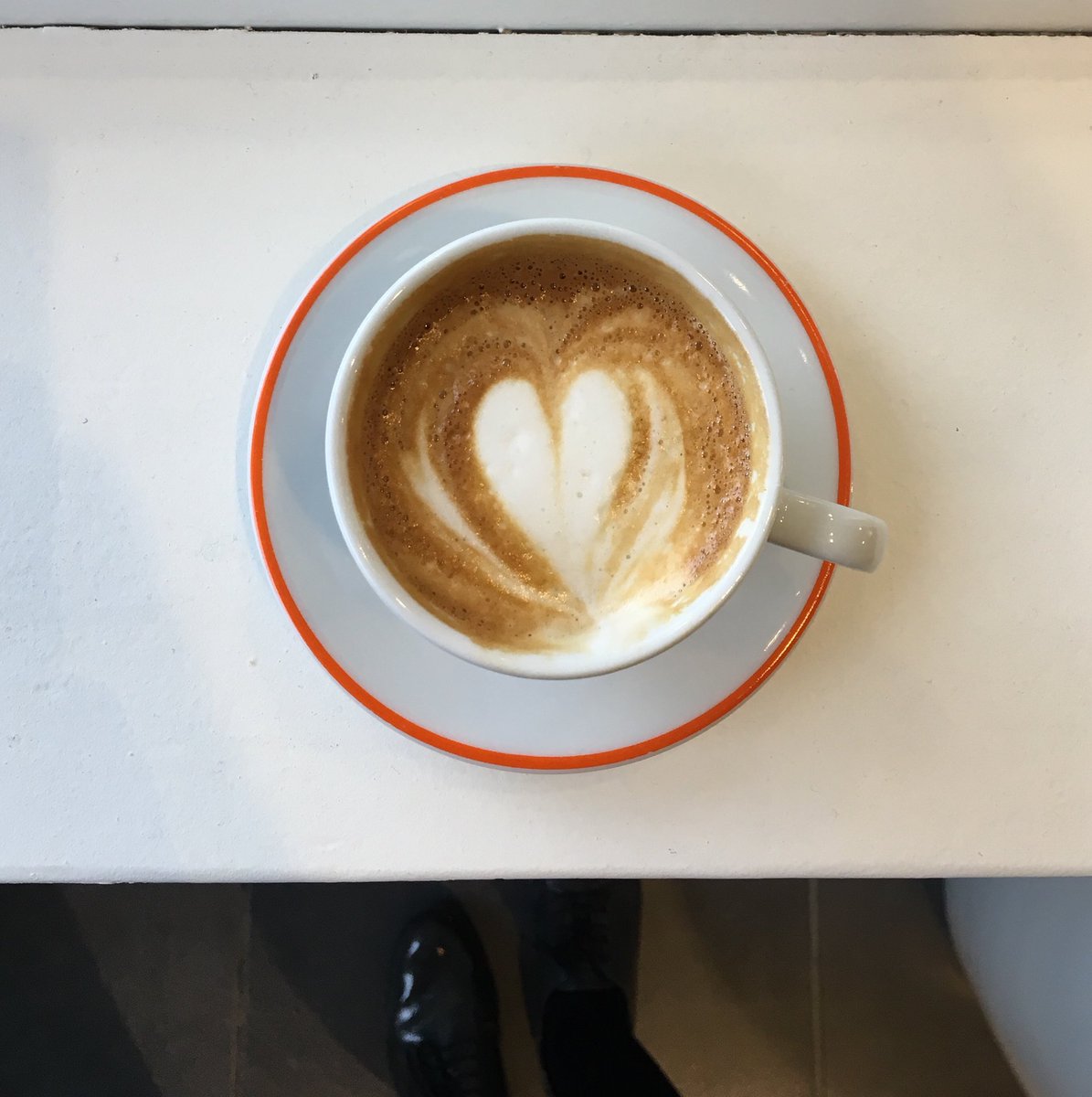 ELaffut's tweet photo. Als de barista dit maakt, moet ik dan ook schrijven #metoo☕️? #coffee #communication https://t.co/HPGv1l5o3B