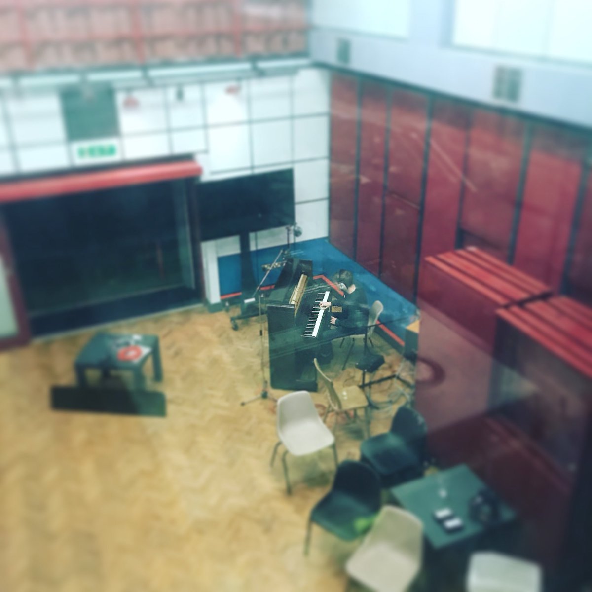rodinrichards's tweet photo. Great sessions (recording, and boozing) for the new #5billionindiamonds record for James Grillo, @AndySpaceland and @butchvig in Bristol! https://t.co/9VubMve8tY