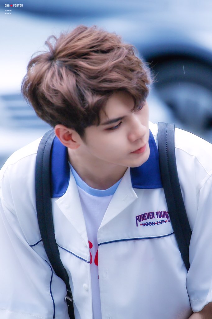 Ongforyou0825's tweet photo. 멋있는 선배
#옹성우 #OngSeongwu 
#워너원 #WANNAONE https://t.co/Ui9jFRzGos