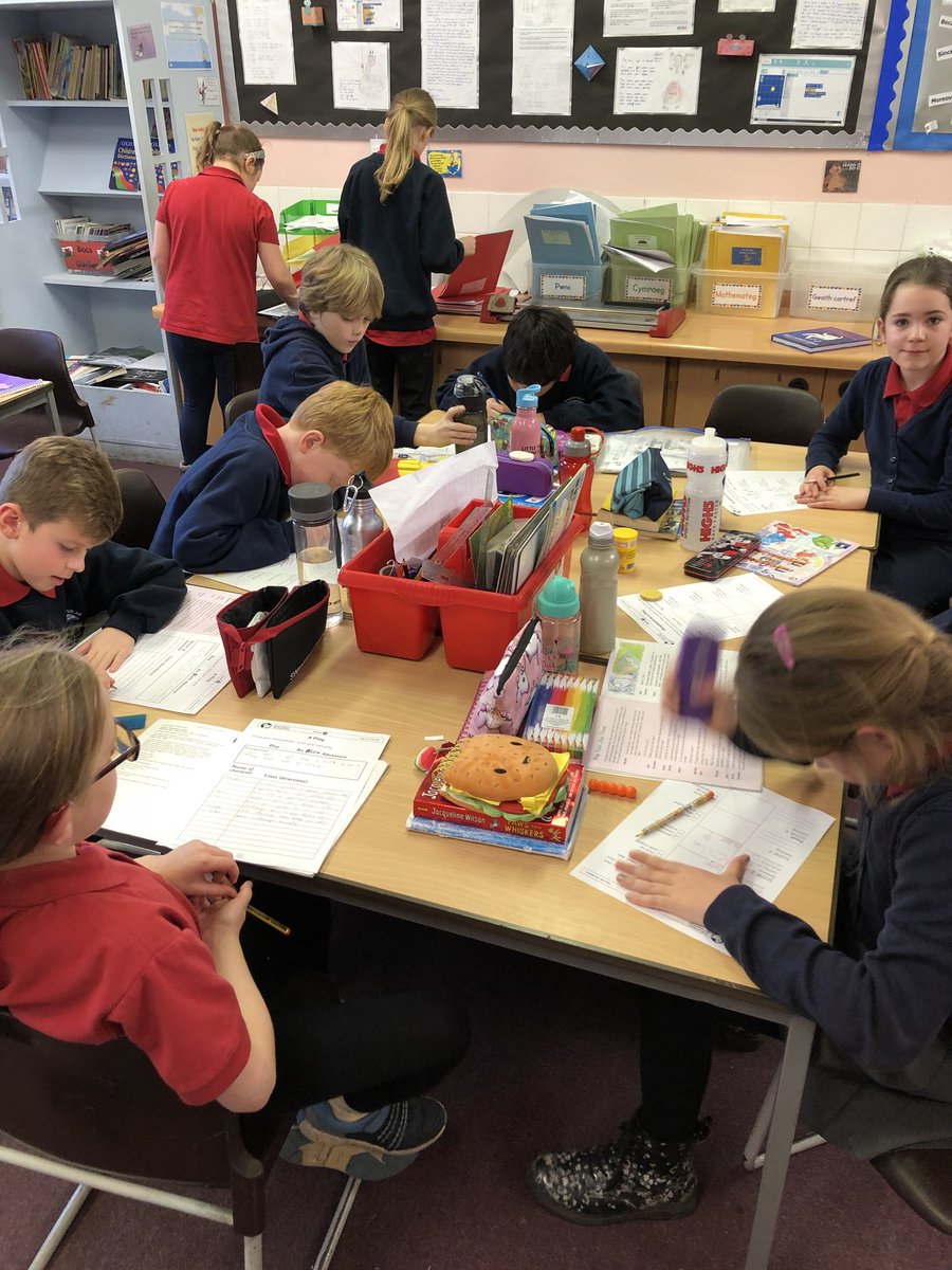 Hendrefoilan's tweet photo. Carousel of space themed activities this week in Year 4. Playscripts, creating questionnaires and writing mnemonics to remember the planets. #hdfpy4 #hdfpsci #hdfplit https://t.co/kZHAphKgiX