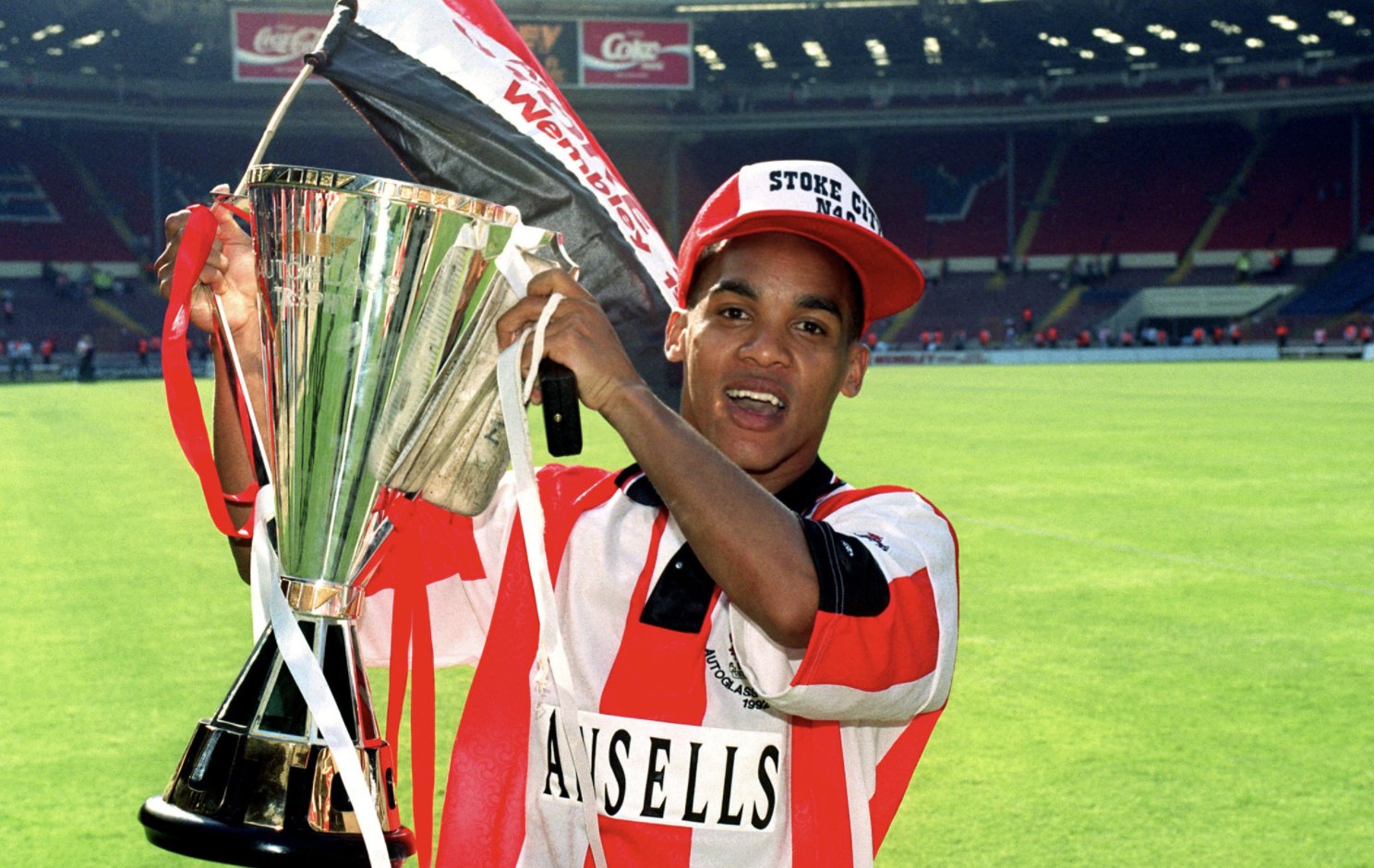 Happy birthday to our former player Mark Stein. Only one word needed for this man. Legend.  