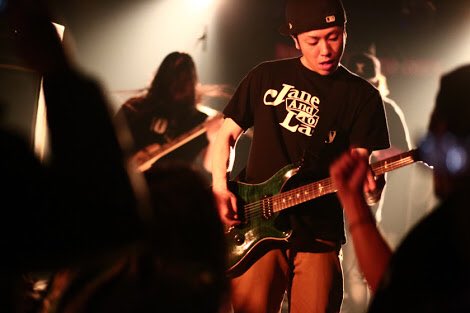 JANEANDROIDLADY's tweet photo. 【NEWS】
2015年12月からJANEのサポートギタリストとして活動してくれていた『かっちゃん』が、
2018年1月19日、JANE ANDROID LADYに正式加入致しました。

#janeandroidlady https://t.co/vCubDPdCi8