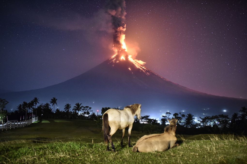 This photo of Mount Mayon erupting in the Philippines is something else wired.co.uk/article/gaze-a…

(Credit: Ezra Acayan/SIPA USA/PA Images)