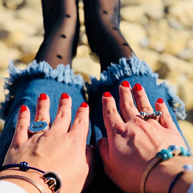 LIFEisLAF's tweet photo. 😍 Con joyas y a lo loco. 😍
¿Te vienes de rebajas y sin pasar frío? Mira nuestro post de 50% y descubre muchas joyas al 50%. Querrás comprarte todas.
▶https://t.co/XOuOirfGfG◀

#LifeisLAF #Playmobil #HandMade #Joyas #Anillos #Pendientes #Colgantes #… https://t.co/d5hawSa2qd https://t.co/7lYBe2Vxqh