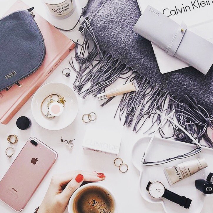 Vfashionbeauty's tweet photo. 🎀 #blogblogger #beautyblogger #blogger #fashionpost #flowers #streetstyle #dailyfashion #fashioninspiration #bag #pink #velvet #fblogger #outfitpost #stylegram #dutchblogger #makeup #beauty #instamakeup #cosmetic #fashion #lipstick #gloss #mascara #eyeliner #lip #concealer https://t.co/YdTYAlmOsQ