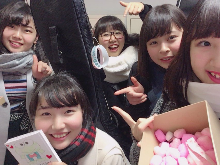 Frog_osem2's tweet photo. 本日1月29日はうちの可愛いベースもねのお誕生日😆❤️🎉
先週のライブ終わりに少し早めのお祝い、ロッカーサプライズをしました〜！
成功してよかった🎁おめでとう🎈
 #サプライズと愉快な仲間達 https://t.co/rC2fcTBEuI