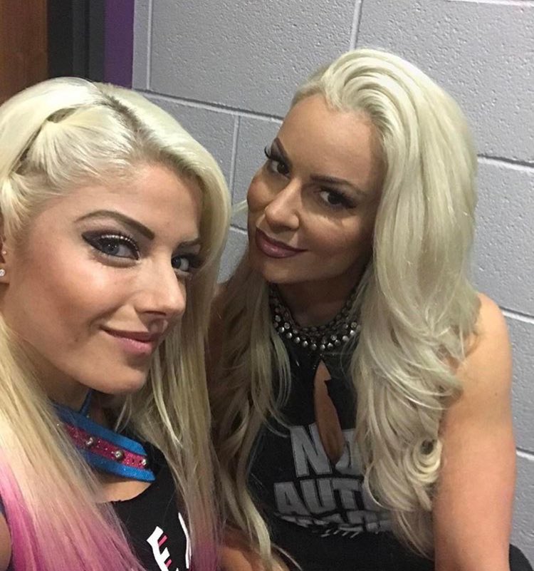 Who will be #DailyDivas beauty of the day? 
RT – Alexa
Like – Maryse
Voting ends in 1 h